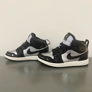NIKE AIR JORDAN 1 MID SE (GS)BLACK/METALLIC Silver Size 11c